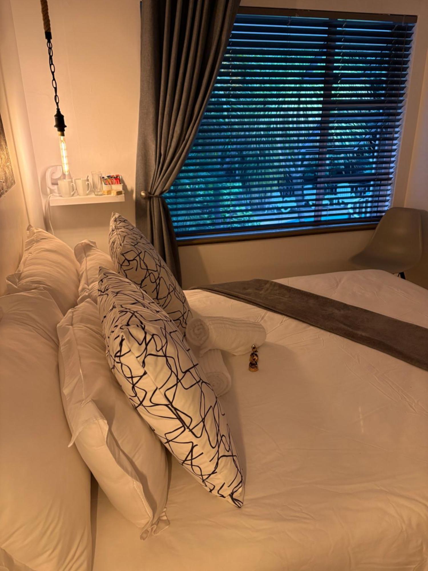 Luxury Upmarket Guesthouse 20 On 4Th Ράστενμπεργκ Εξωτερικό φωτογραφία